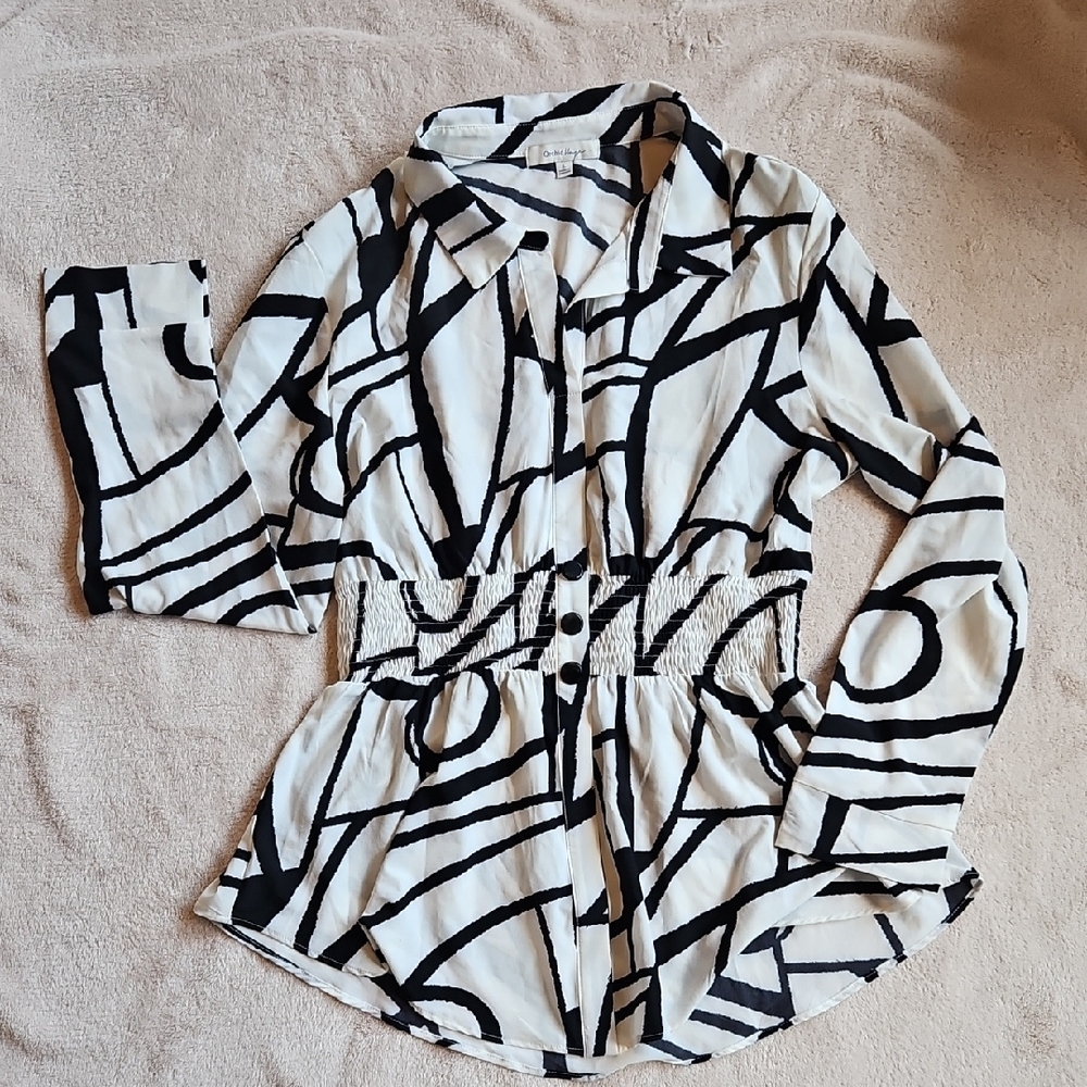 NWOT Orchid Haze Black and White Patterned Shirt With Waist Accent